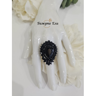 Официален пръстен с черни кристали