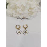 Дамски халки с висулка детелини , изработени от медицинска стомана