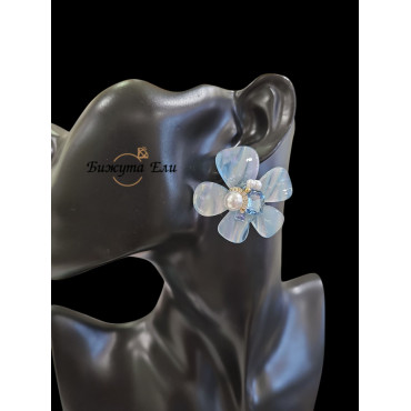 Елегантни обеци цветя