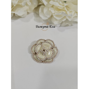 Брошка Камелия бяла