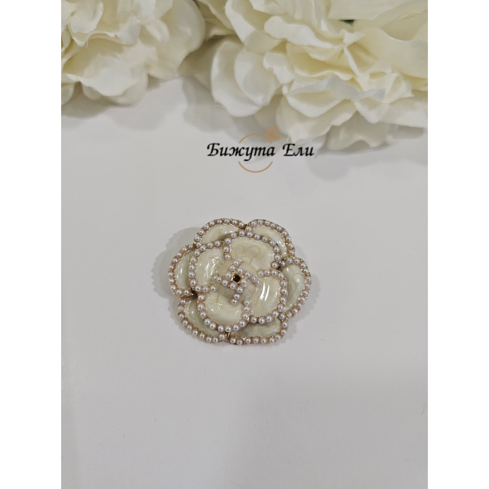 Брошка Камелия бяла