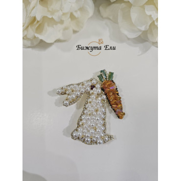 Брошка зайче