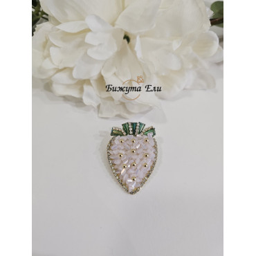 Брошка ягода