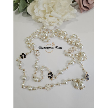 Колие с  перли и флорални елементи 