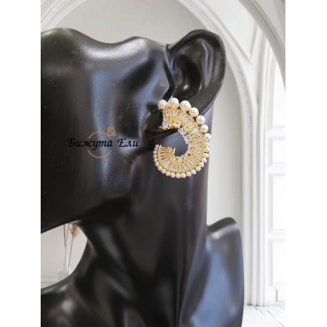 Обеци с перли и кристали в цвят злато