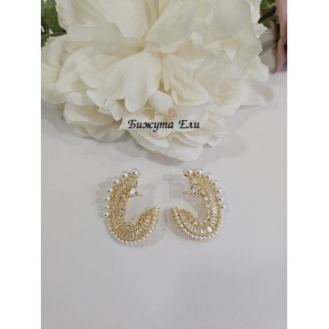 Обеци с перли и кристали в цвят злато