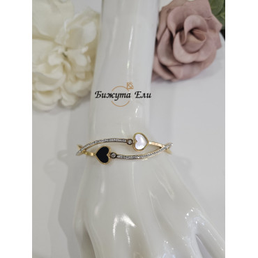 Твърда гривна от медицинска стомана с камъчета и сърца