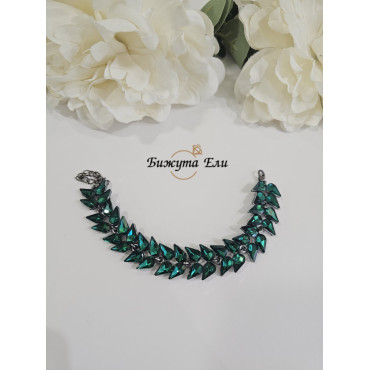 Изумрудена гривна с кристали 