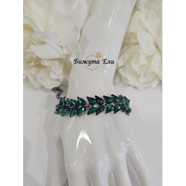 Изумрудена гривна с кристали 