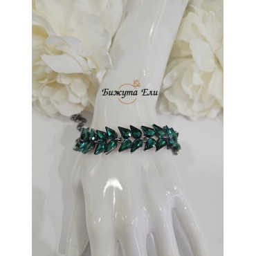 Изумрудена гривна с кристали 