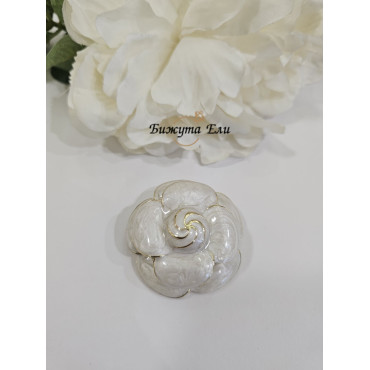 Елегантна брошка роза