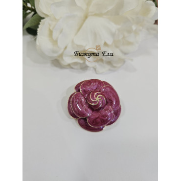 Елегантна брошка роза